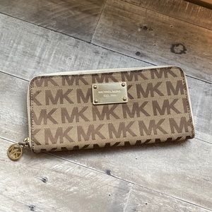 MK long wallet ✨